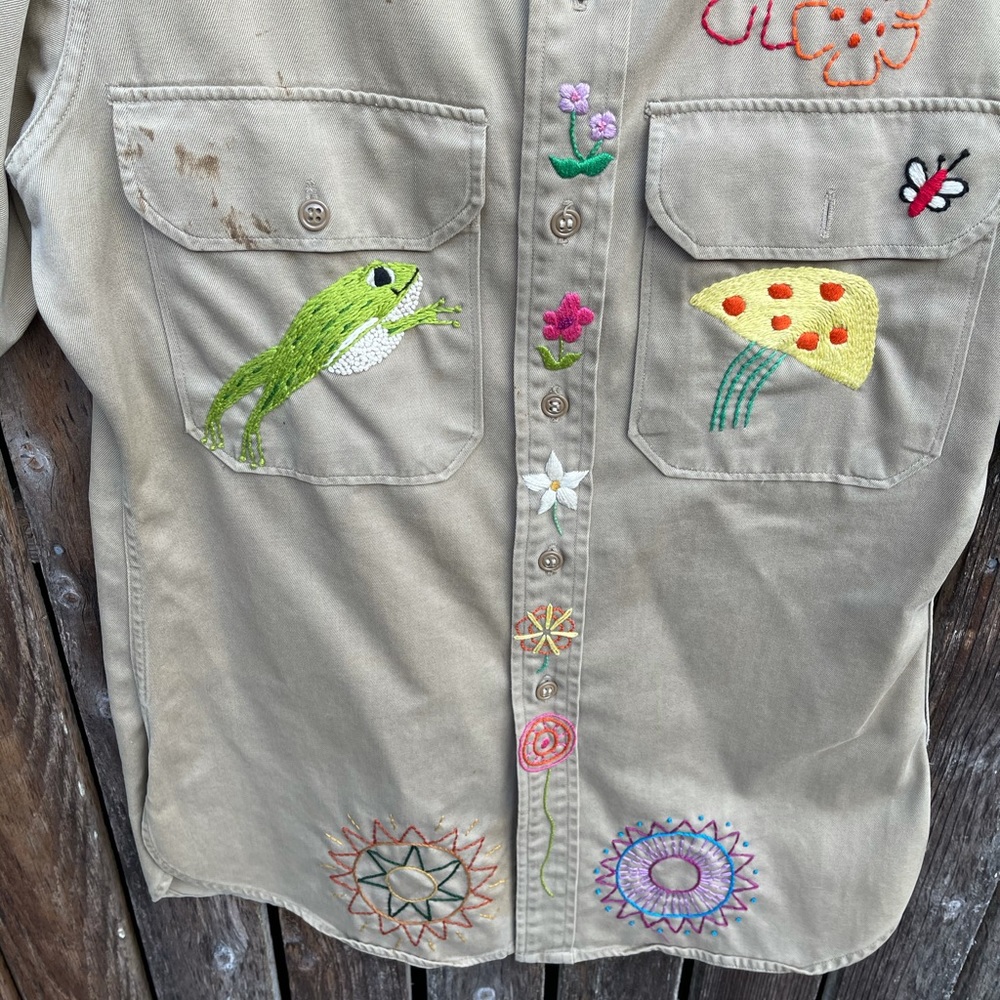 Vintage Embroidered Work Shirt La Raza Folk Art Handmade Frog Flowers Unique - Picture 5 of 8